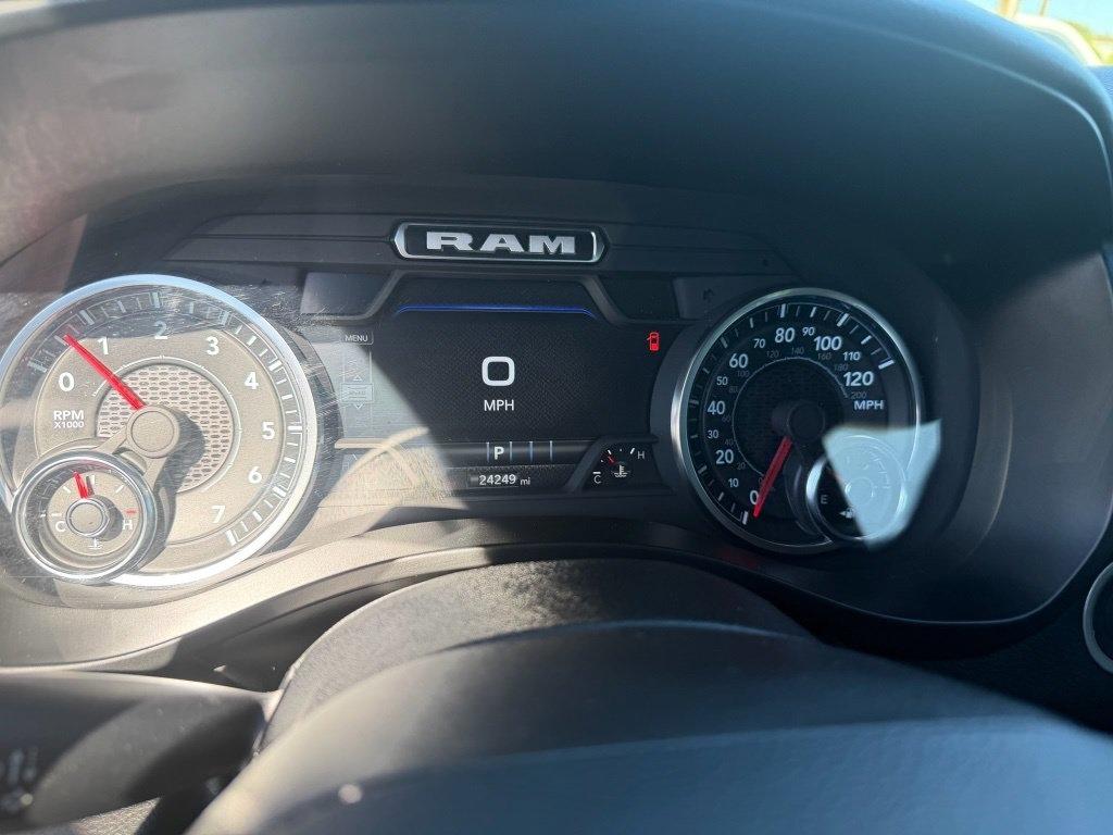 RAM 1500 Big Horn Crew Cab 4WD 2025