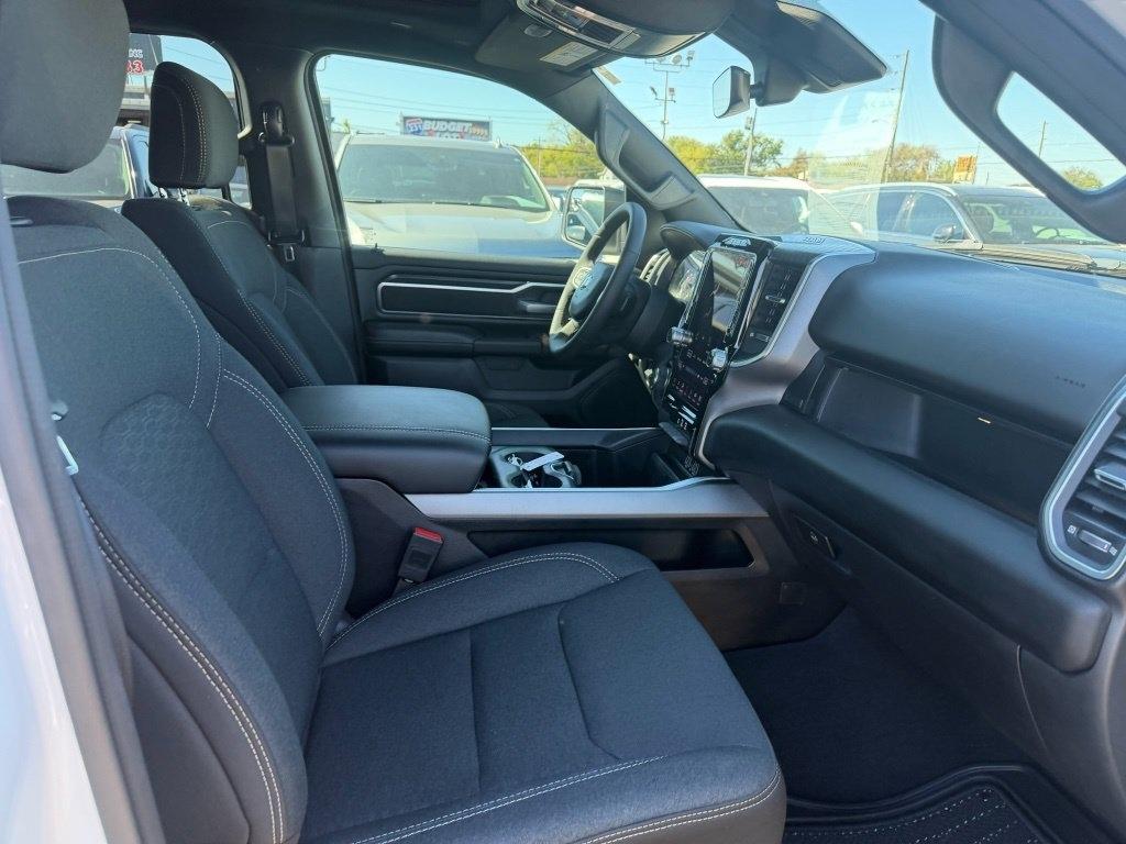 RAM 1500 Big Horn Crew Cab 4WD 2025