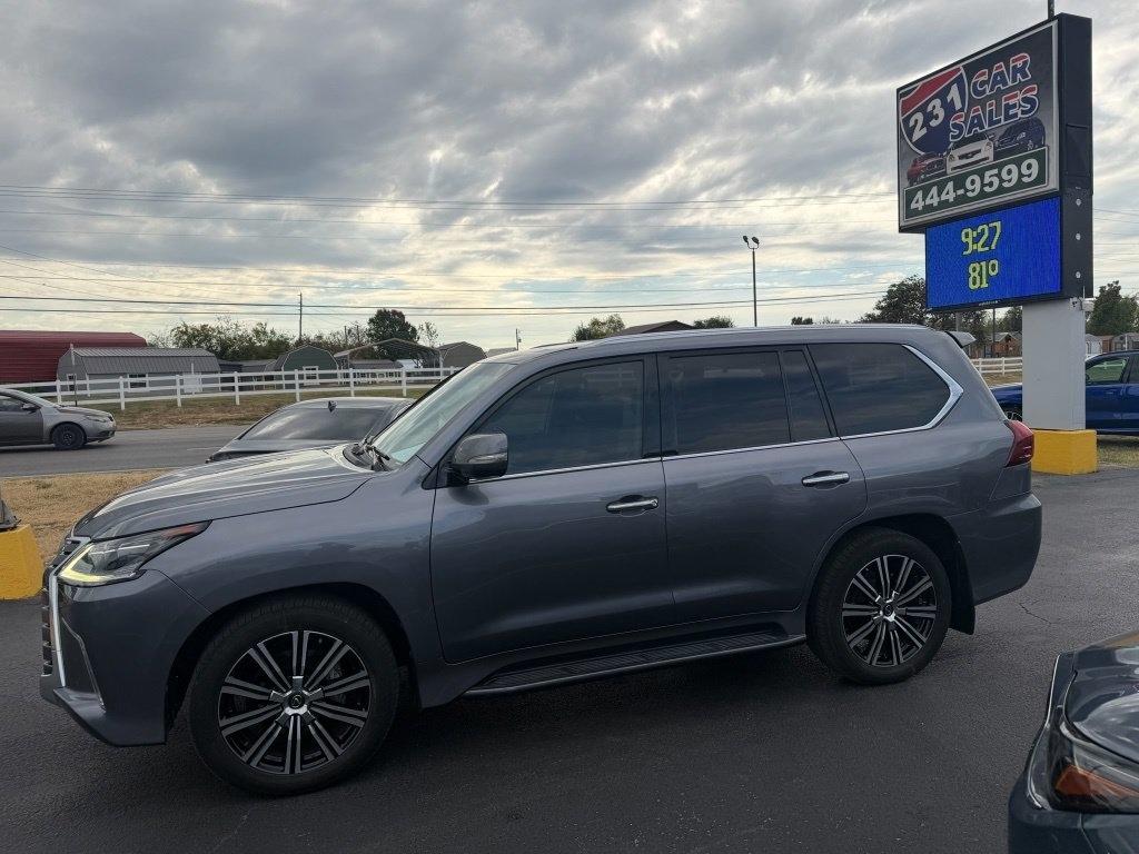 Lexus LX 570 Three-Row 2020