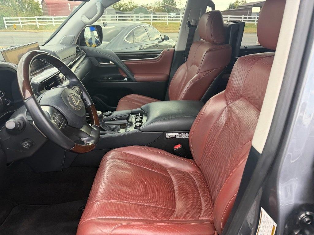 Lexus LX 570 Three-Row 2020