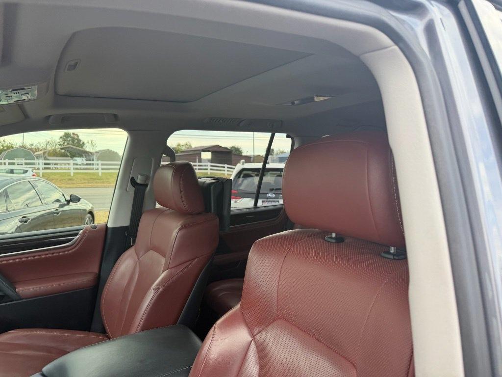Lexus LX 570 Three-Row 2020