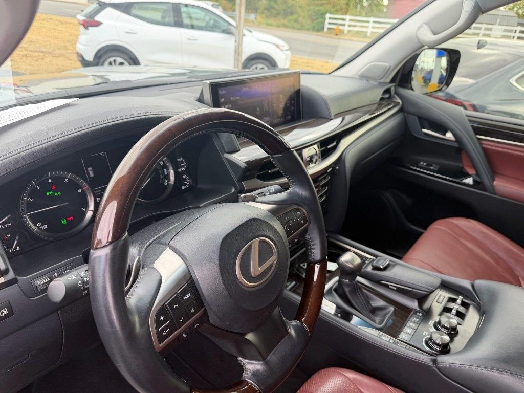 Lexus LX 570 Three-Row 2020