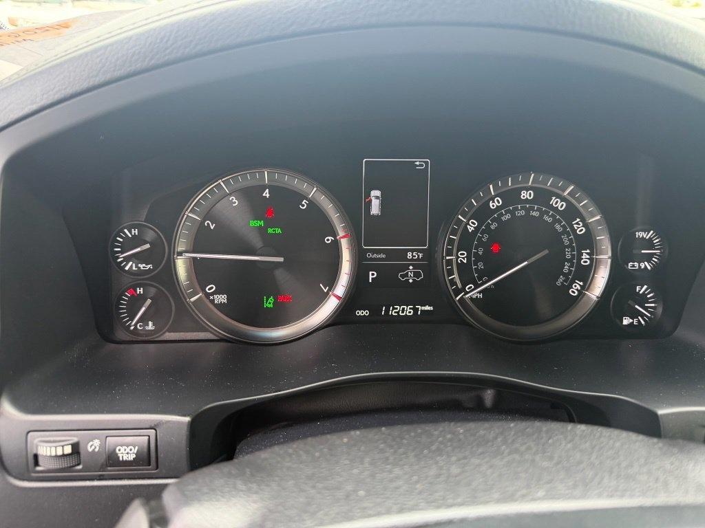 Lexus LX 570 Three-Row 2020