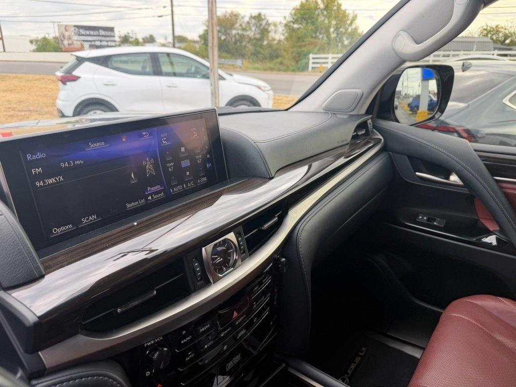 Lexus LX 570 Three-Row 2020