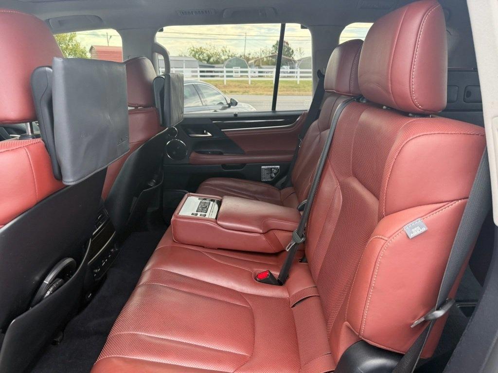 Lexus LX 570 Three-Row 2020