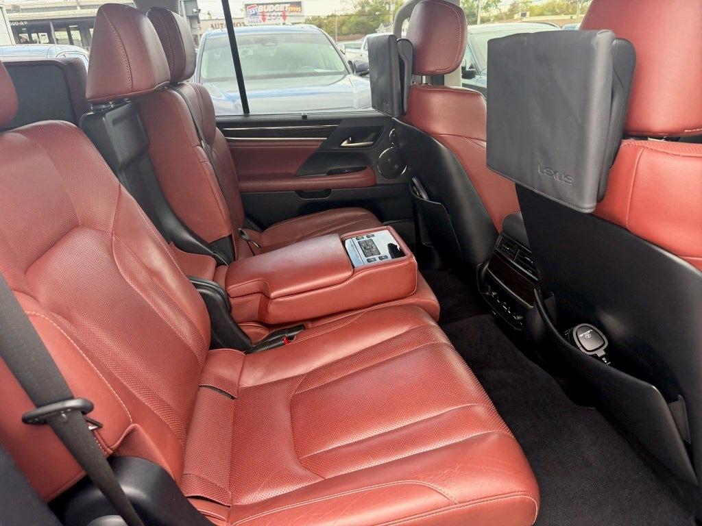 Lexus LX 570 Three-Row 2020
