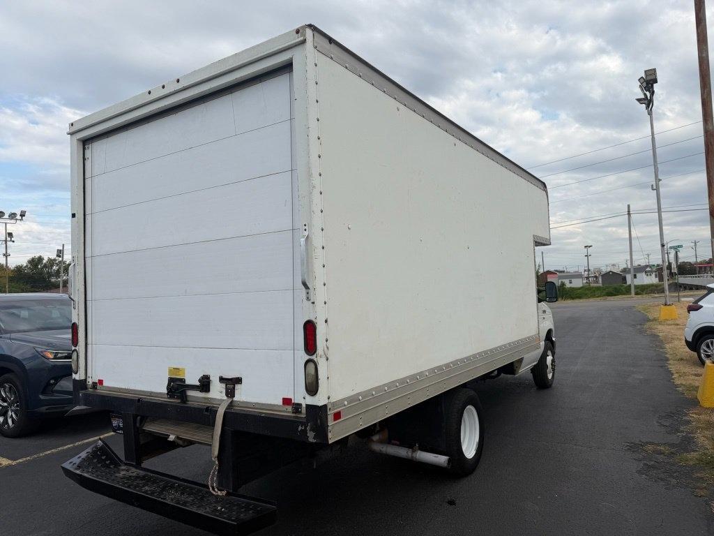 Ford Econoline E-350 Super Duty 2012