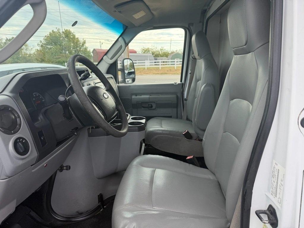 Ford Econoline E-350 Super Duty 2012