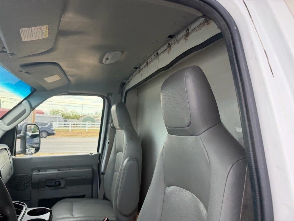 Ford Econoline E-350 Super Duty 2012