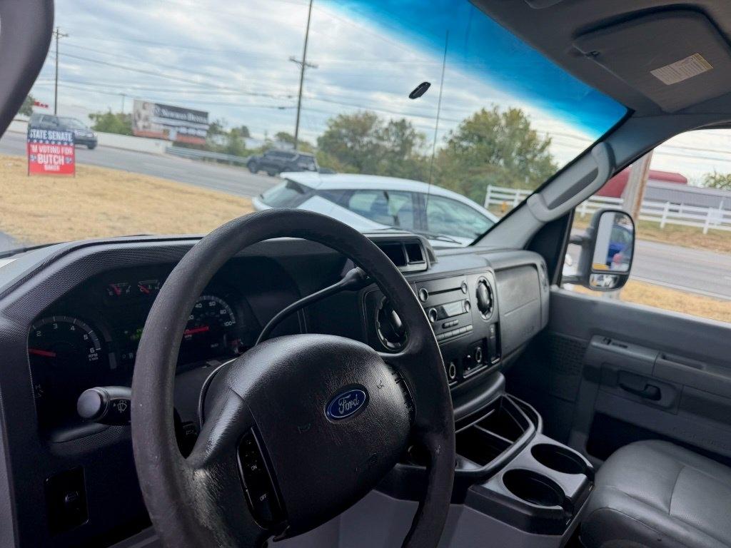 Ford Econoline E-350 Super Duty 2012