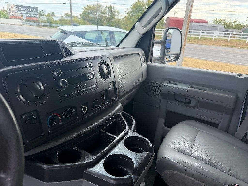Ford Econoline E-350 Super Duty 2012