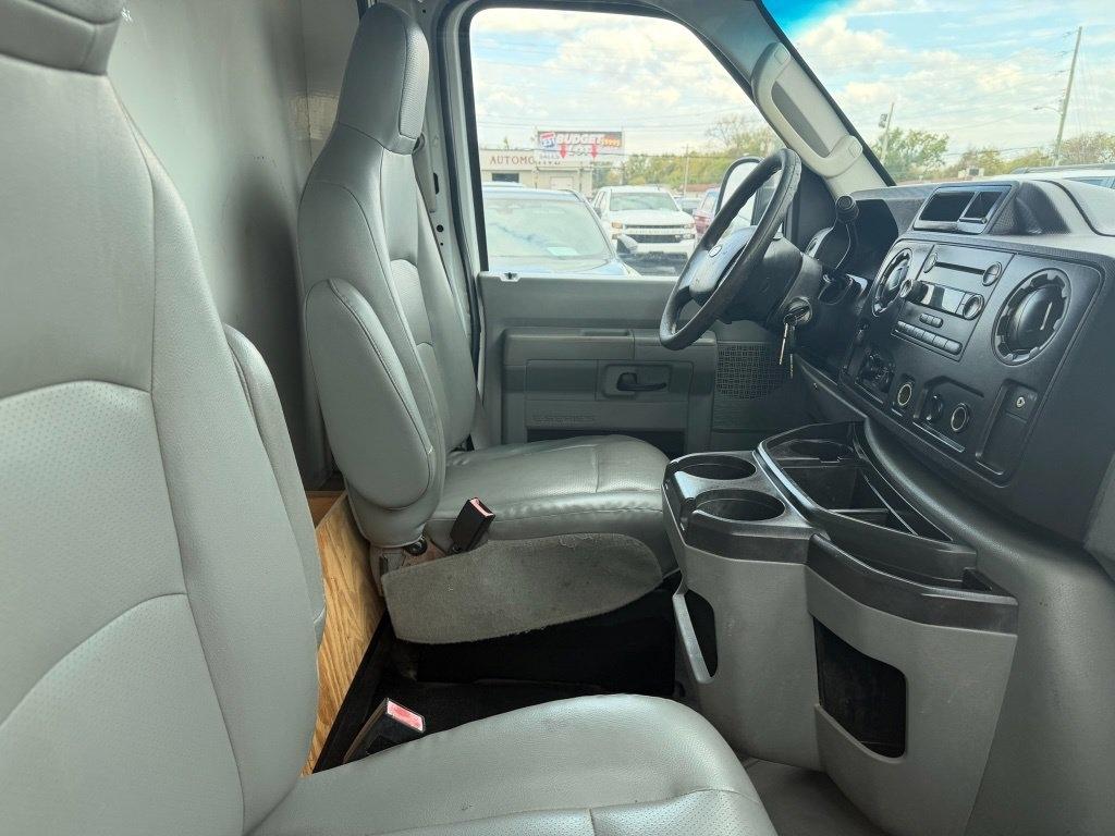 Ford Econoline E-350 Super Duty 2012
