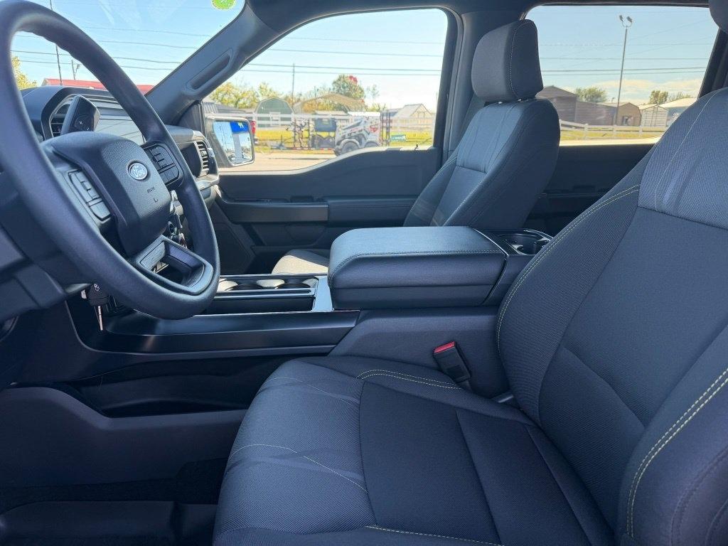 Ford F-150 STX SuperCrew 4WD 2025