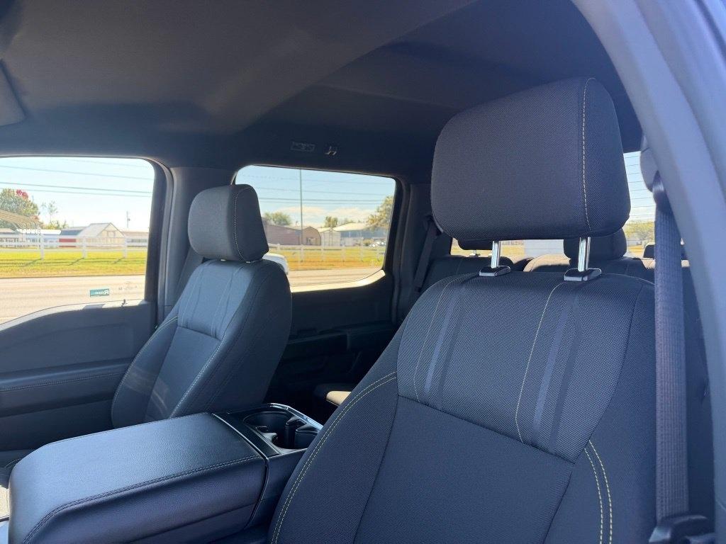 Ford F-150 STX SuperCrew 4WD 2025
