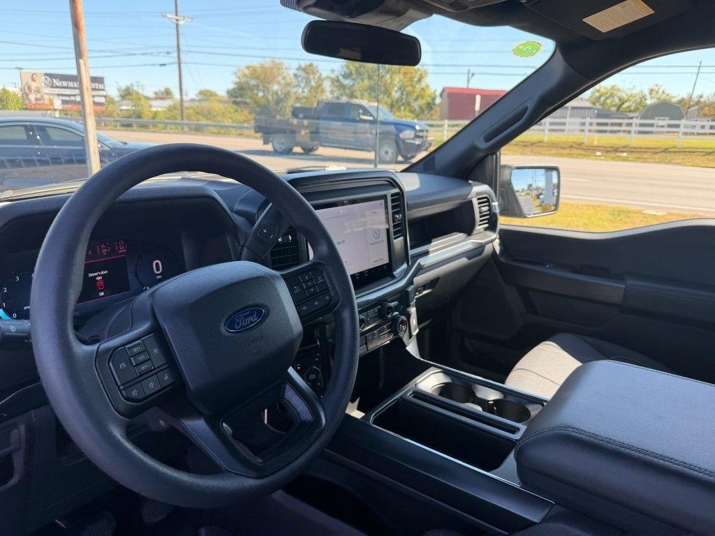 Ford F-150 STX SuperCrew 4WD 2025