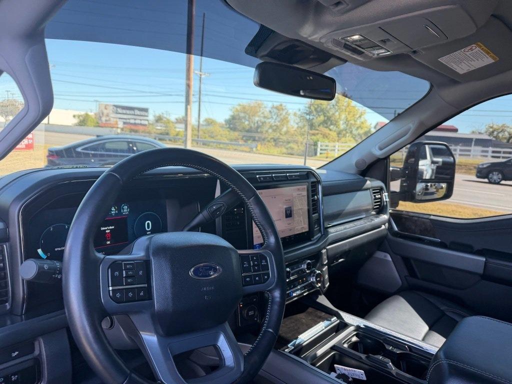 Ford F-250 SD Lariat Crew Cab 4WD 2024