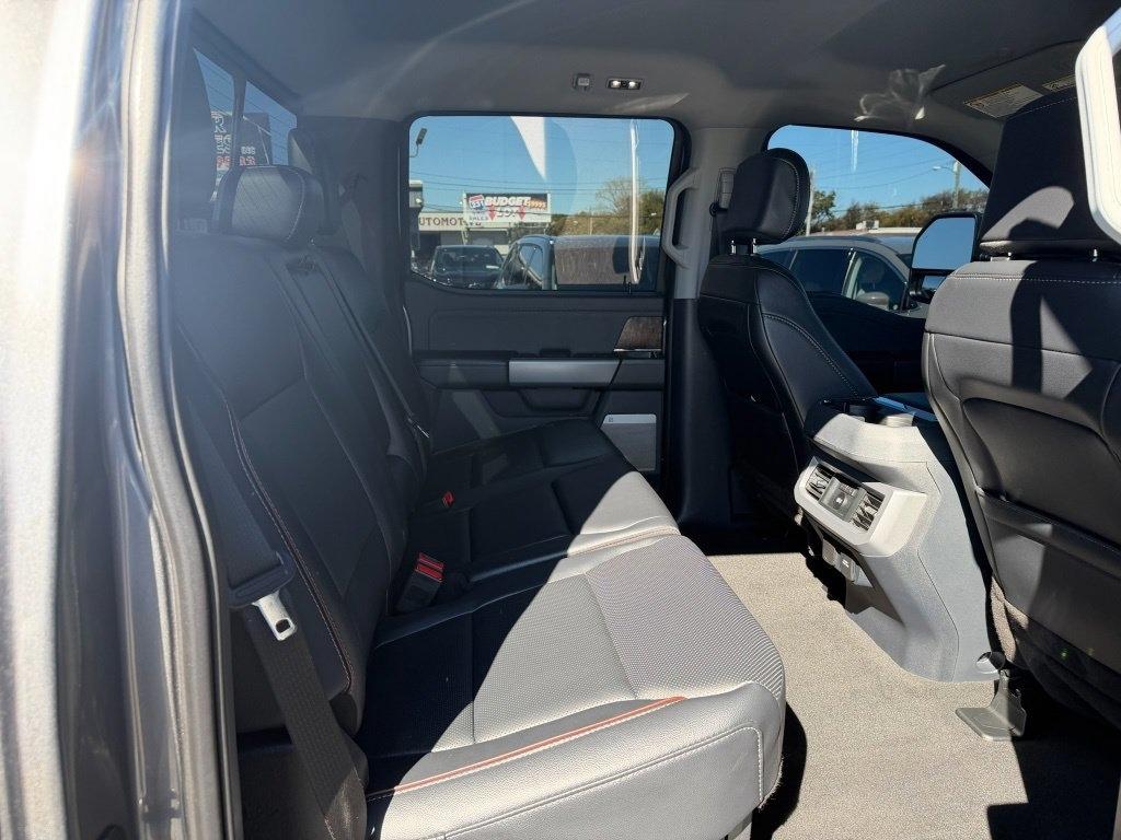 Ford F-250 SD Lariat Crew Cab 4WD 2024
