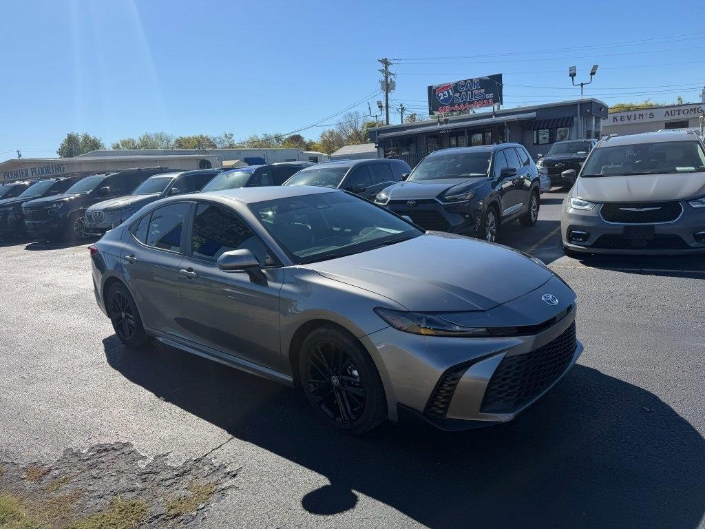 Toyota Camry Hybrid XLE 2026