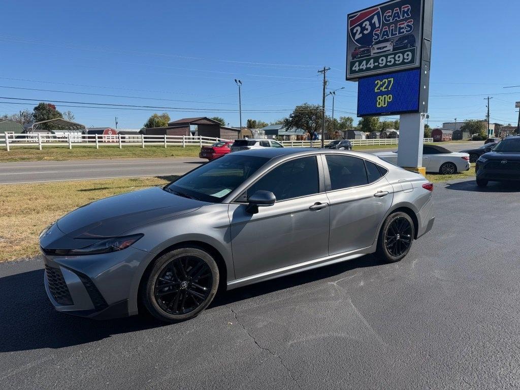 Toyota Camry Hybrid XLE 2026