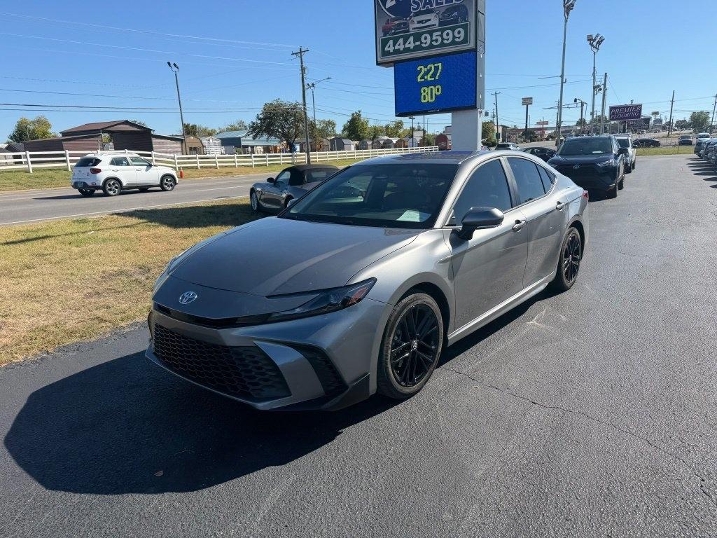 Toyota Camry Hybrid XLE 2026