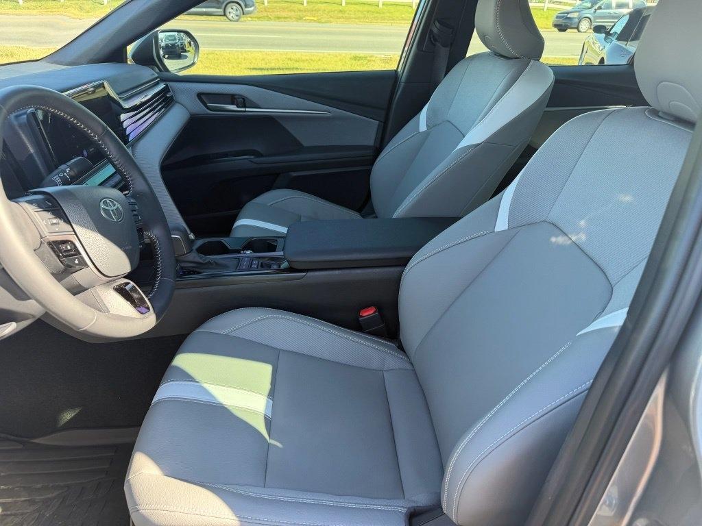 Toyota Camry Hybrid XLE 2026