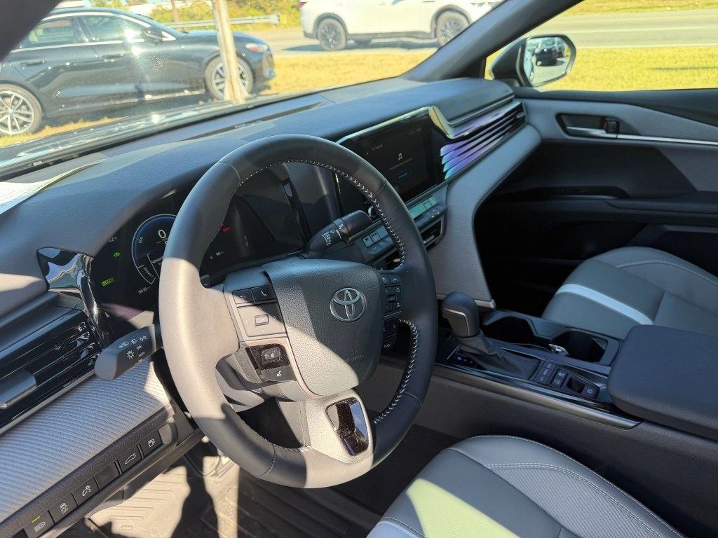 Toyota Camry Hybrid XLE 2026