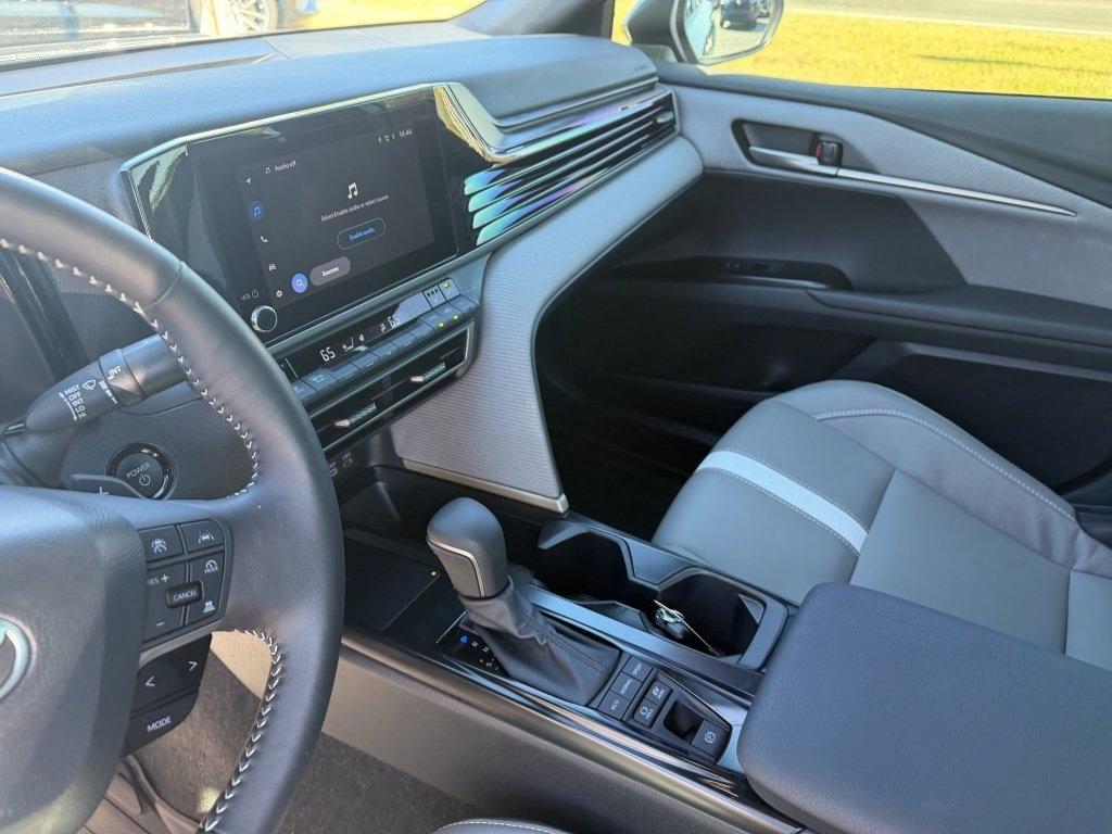 Toyota Camry Hybrid XLE 2026