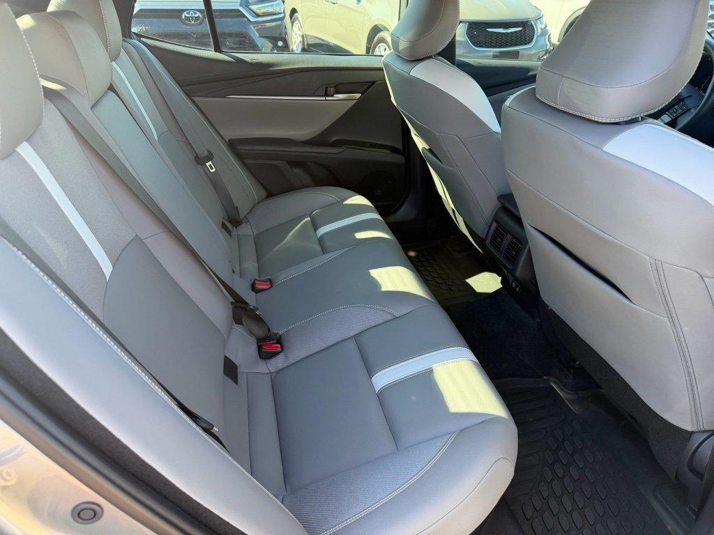 Toyota Camry Hybrid XLE 2026