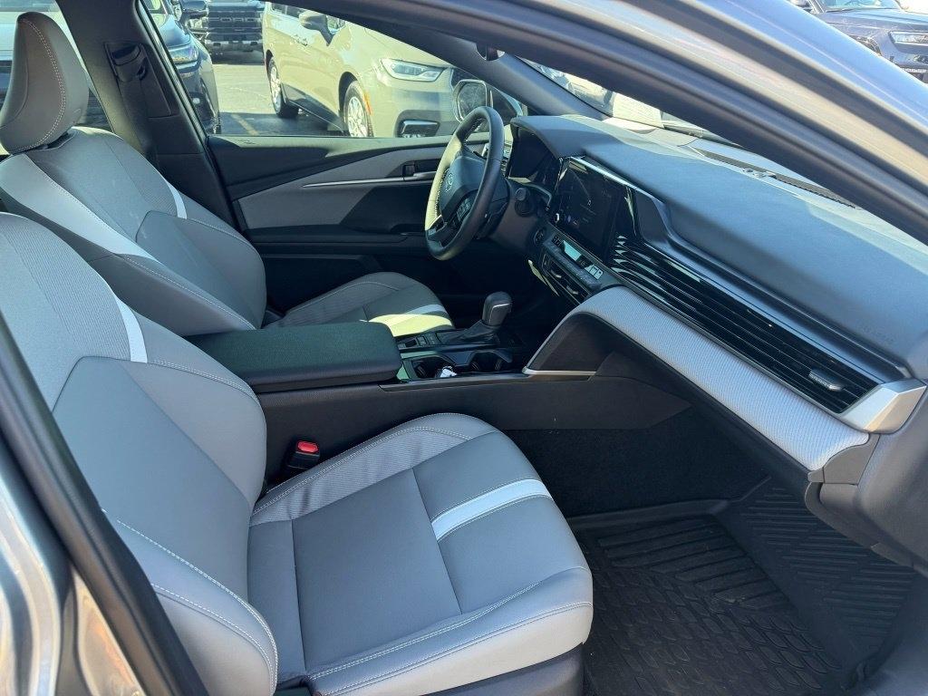 Toyota Camry Hybrid XLE 2026
