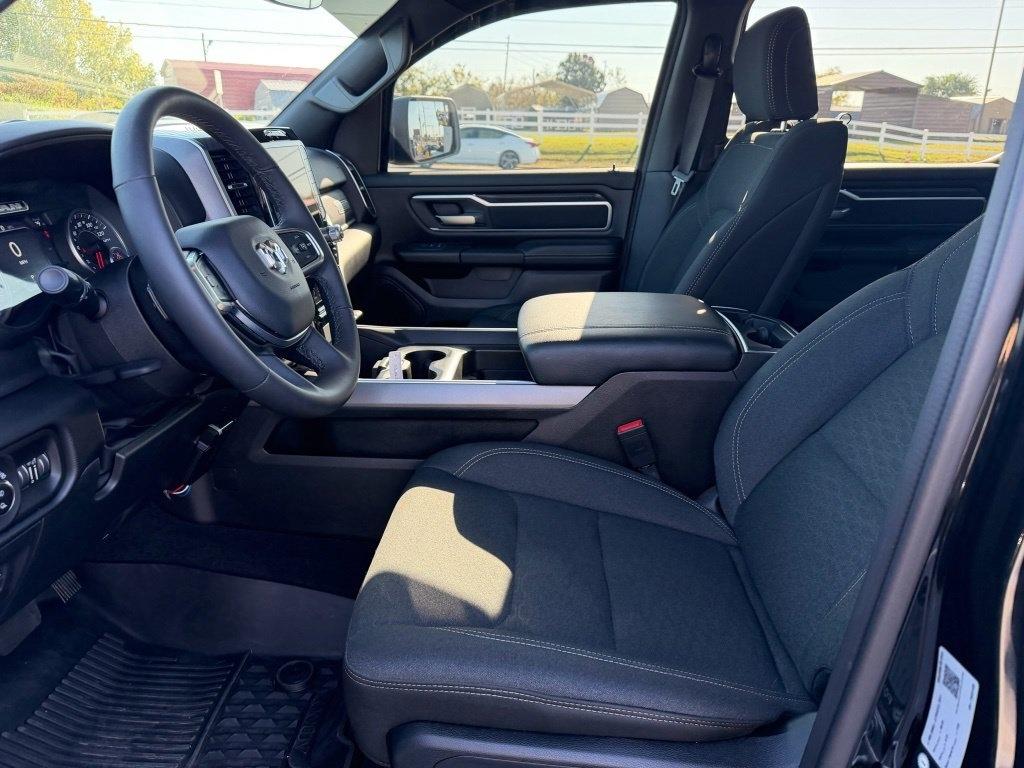RAM 1500 Big Horn Crew Cab 4WD 2026