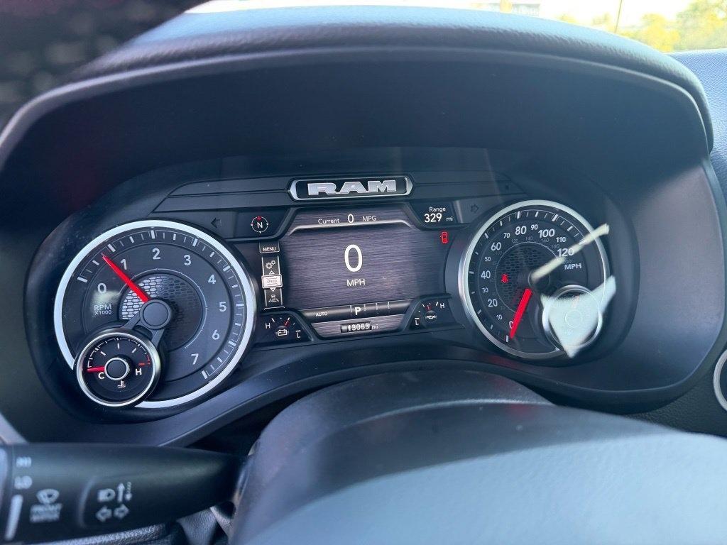 RAM 1500 Big Horn Crew Cab 4WD 2026