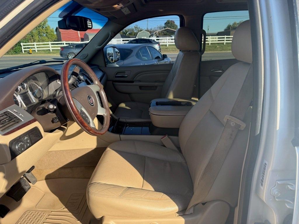 Cadillac Escalade AWD Luxury 2012