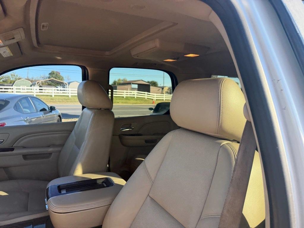 Cadillac Escalade AWD Luxury 2012