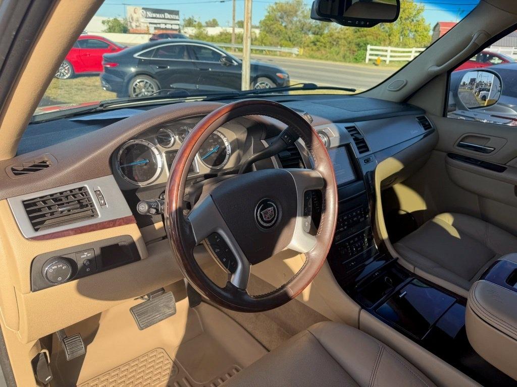 Cadillac Escalade AWD Luxury 2012