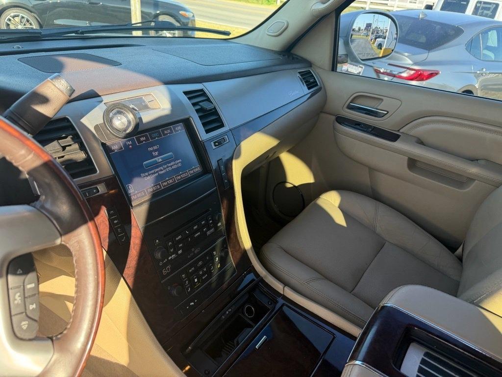 Cadillac Escalade AWD Luxury 2012