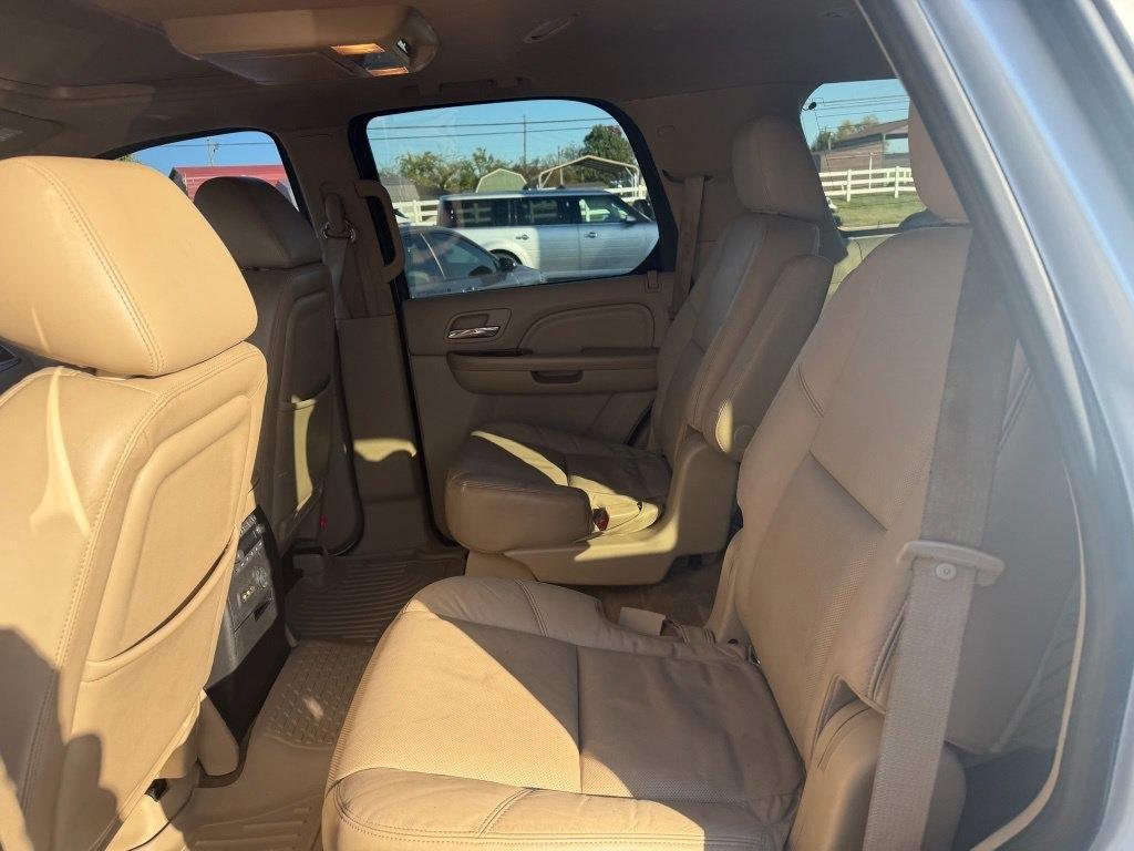 Cadillac Escalade AWD Luxury 2012