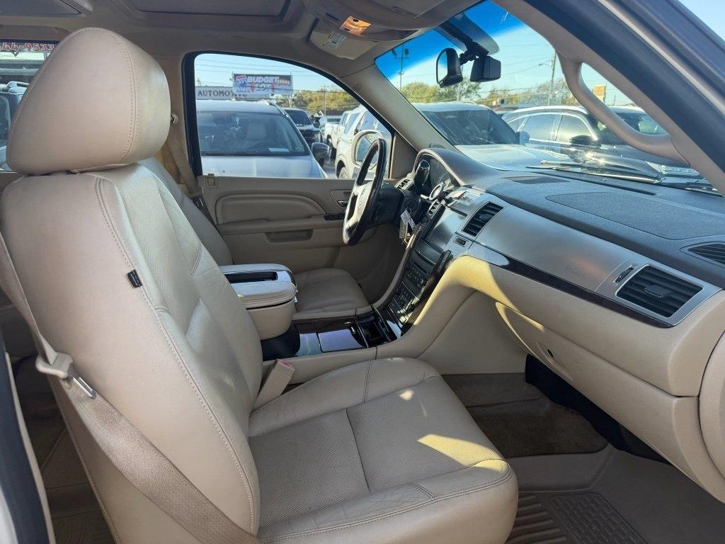 Cadillac Escalade AWD Luxury 2012