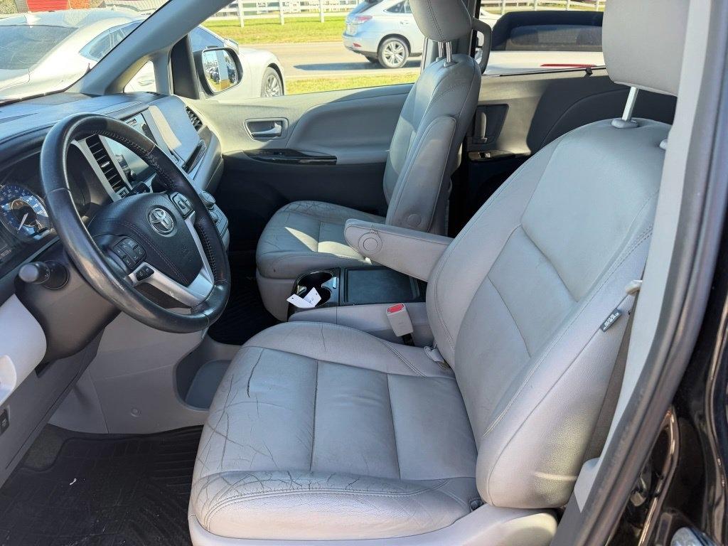 Toyota Sienna Limited FWD 7-Passsenger V6 2016