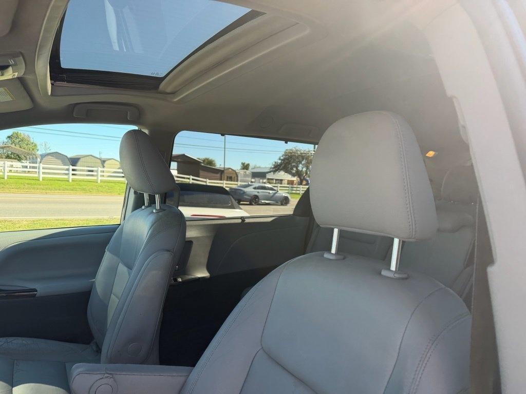 Toyota Sienna Limited FWD 7-Passsenger V6 2016