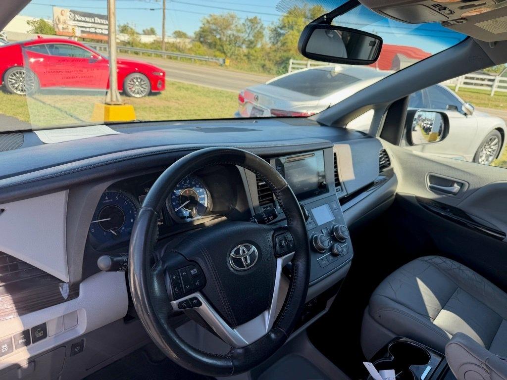 Toyota Sienna Limited FWD 7-Passsenger V6 2016