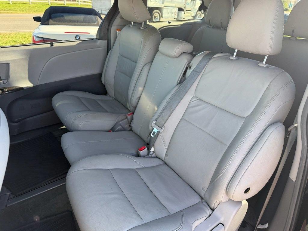 Toyota Sienna Limited FWD 7-Passsenger V6 2016