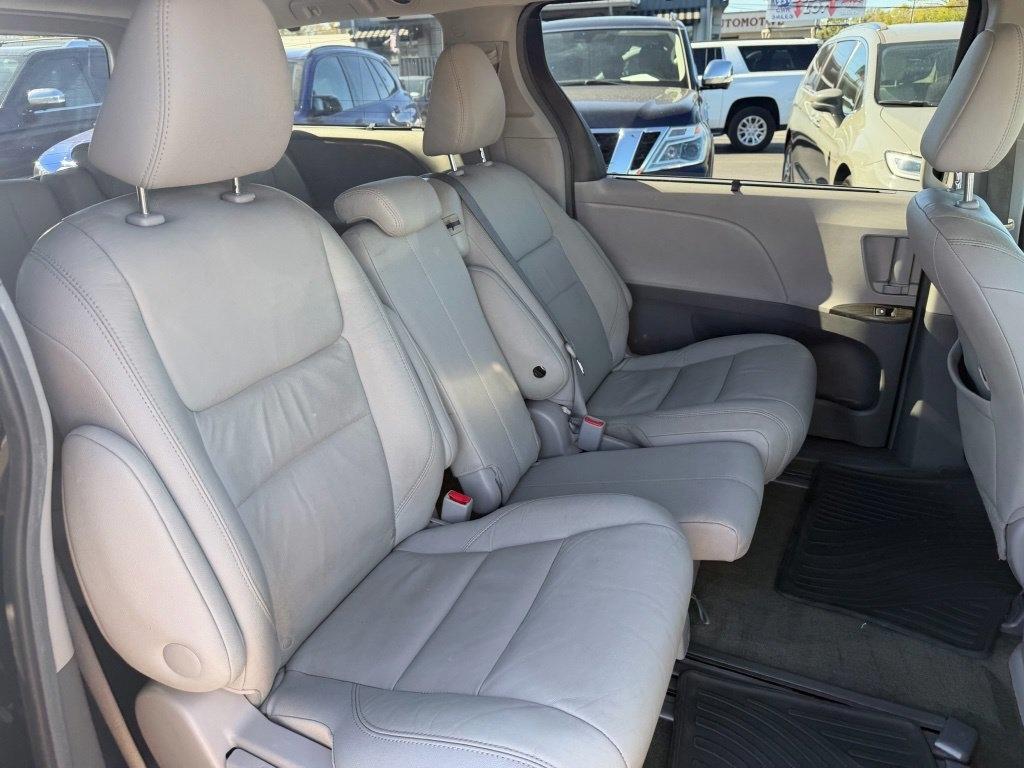 Toyota Sienna Limited FWD 7-Passsenger V6 2016