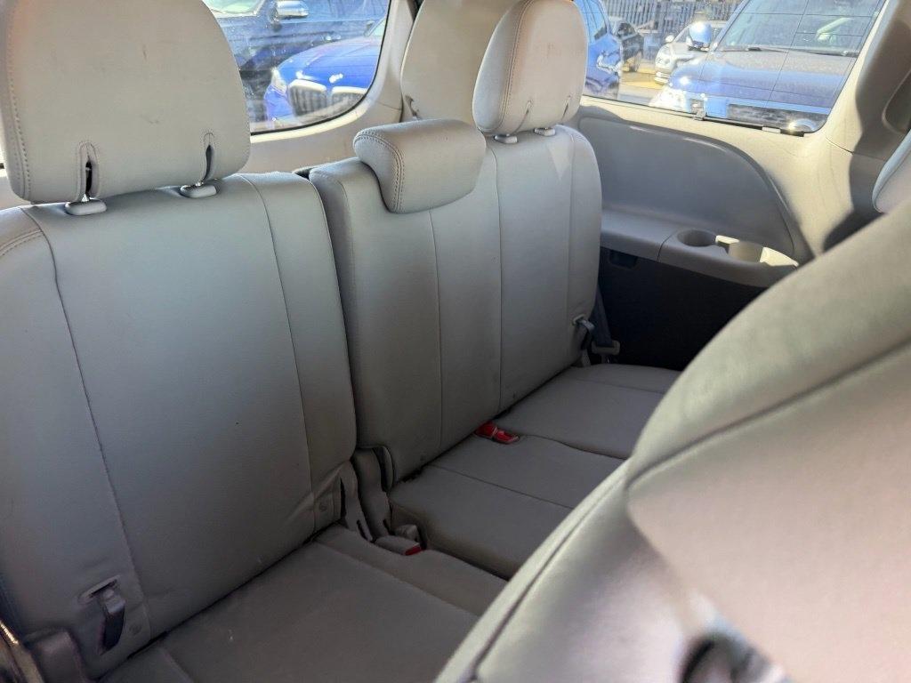 Toyota Sienna Limited FWD 7-Passsenger V6 2016