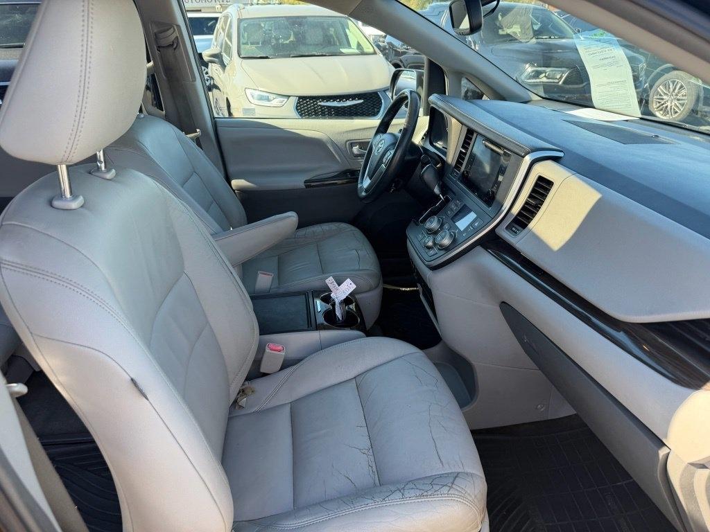 Toyota Sienna Limited FWD 7-Passsenger V6 2016