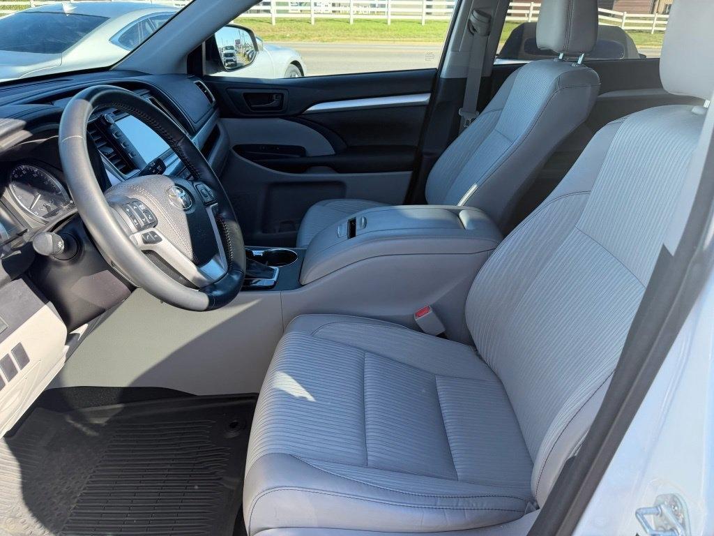 Toyota Highlander LE Plus AWD V6 2017