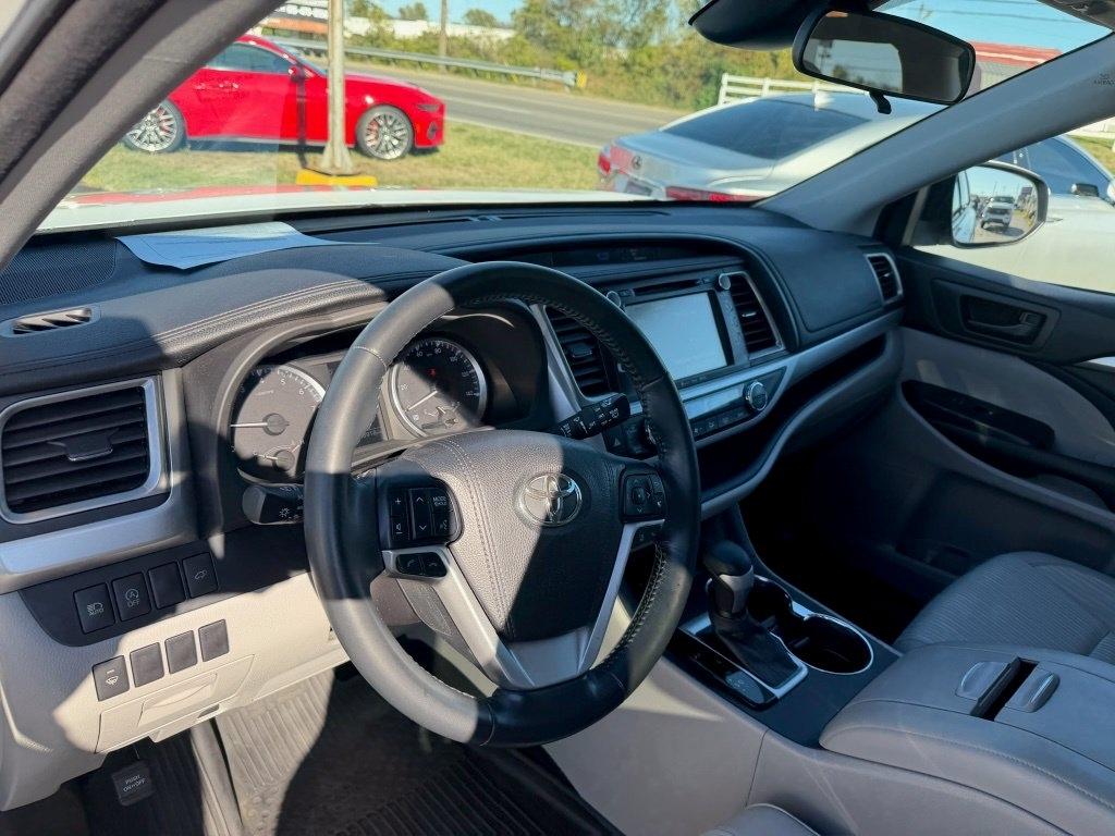 Toyota Highlander LE Plus AWD V6 2017