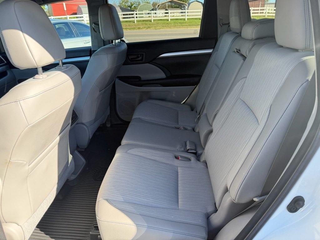 Toyota Highlander LE Plus AWD V6 2017