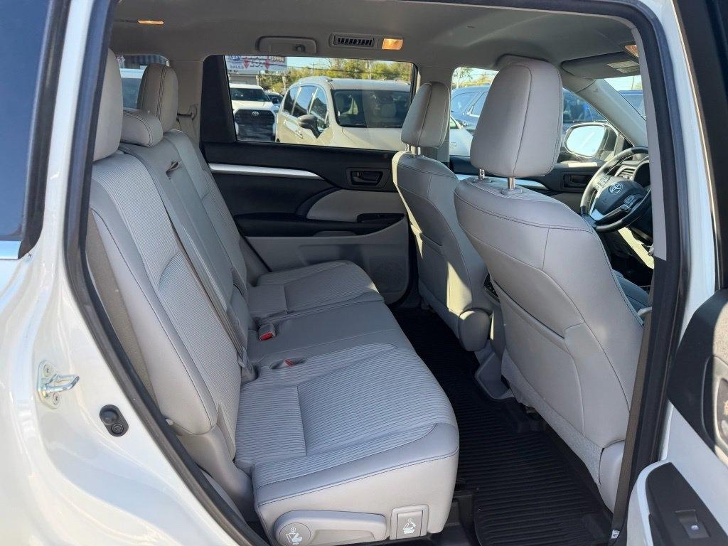 Toyota Highlander LE Plus AWD V6 2017