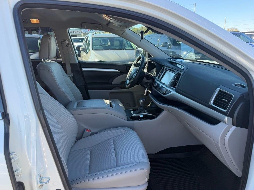 Toyota Highlander LE Plus AWD V6 2017