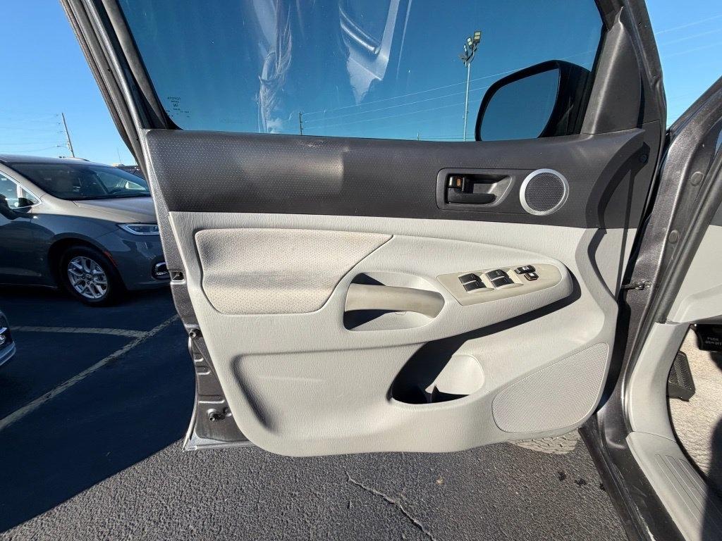 Toyota Tacoma PreRunner Double Cab V6 Auto 2WD 2011